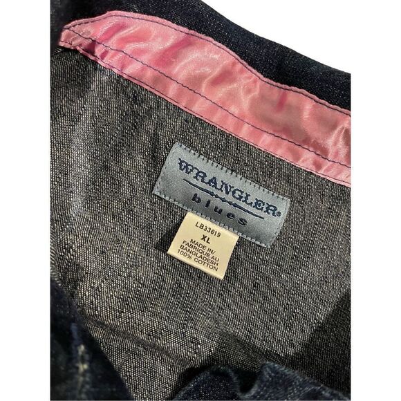 Wrangler jean jacket with rhinestone accents - XL - Picture 5 of 8